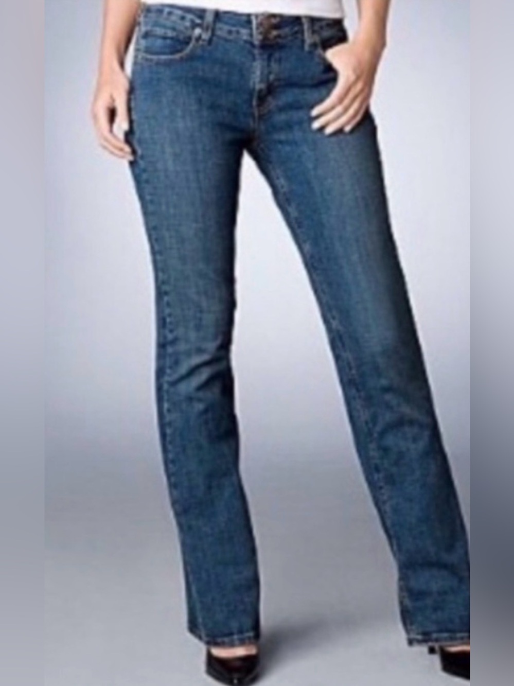 Levi’s 526 Women's Straight-Leg Jeans in Dark Blue. Double button. Size 12.